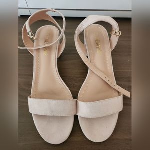 Dream Paris Size 9 Nude Short Heel Sandal